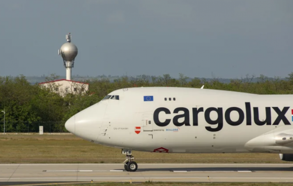 A supraviețuit unui zbor de zece ore, ascuns în trenul de aterizare al unui avion